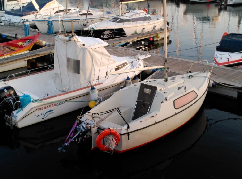 Отель Vrs - Low Cost Beach Boat Леса-да-Палмейра Экстерьер фото